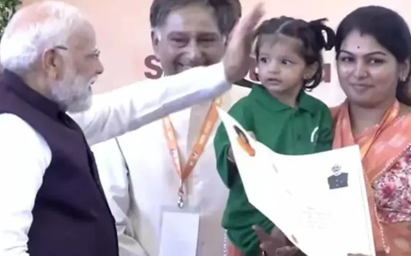 सत्य साईं संजीवनी हॉस्पिटल पहुंचे PM मोदी, बच्चों से की दिल की बात sme