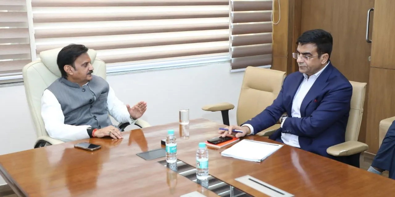 DeputyCMShuklapullsupofficials