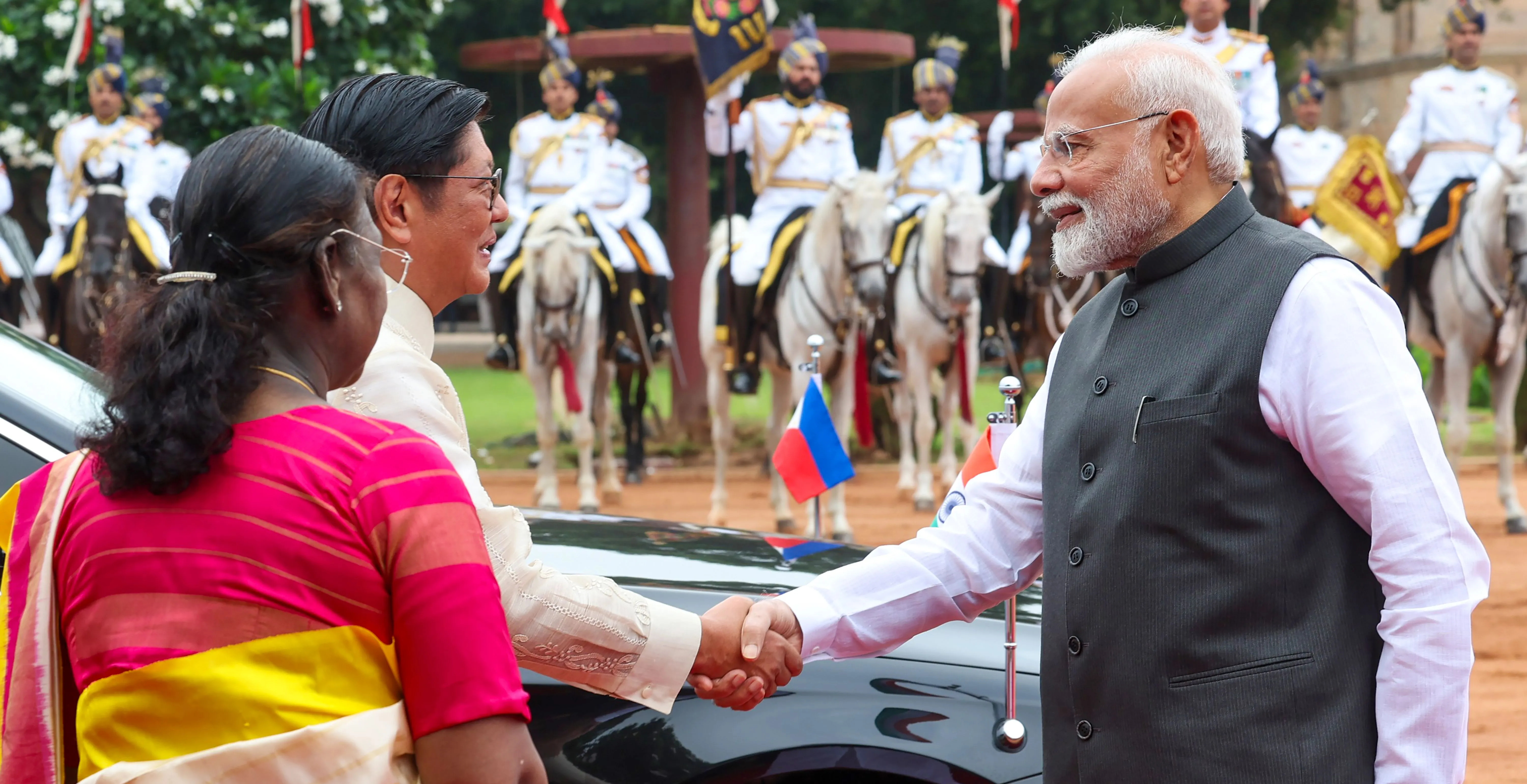 President of Philippines Welcomed at Rashtrapati Bhavan President of Philippines Welcomed at Rashtrapati Bhavan