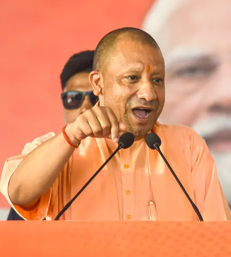 यूपी की कानून-व्यवस्था पर सीएम योगी बोले- 'हमारी बेटियां सुरक्षित वातावरण में, डबल इंजन सरकार ने बदली परिस्थिति'