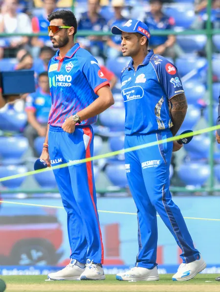 आईपीएल 2026: दिल्ली कैपिटल्स ने टॉस जीत चुनी गेंदबाजी, एमआई की कप्तानी कर रहे सूर्यकुमार यादव