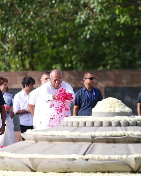 'राजीव गांधी की विरासत आधुनिक भारत को दे रही आकार', खड़गे समेत कई कांग्रेस नेताओं ने किया पूर्व पीएम को याद