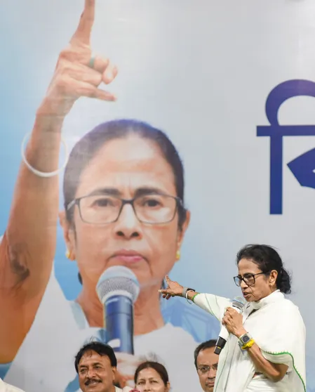 सुदीप बंद्योपाध्याय ने ममता बनर्जी को धोखा दिया: कुणाल घोष सुदीप बंद्योपाध्याय ने ममता बनर्जी को धोखा दिया: कुणाल घोष