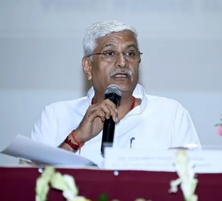 भारत में 300 करोड़ घरेलू यात्राएं पर्यटन क्षेत्र को वैश्विक संकटों से बचाती हैं: मंत्री भारत में 300 करोड़ घरेलू यात्राएं पर्यटन क्षेत्र को वैश्विक संकटों से बचाती हैं: मंत्री
