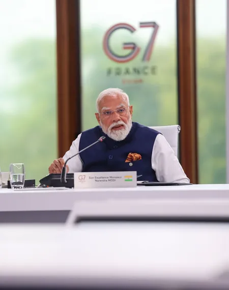जी-7 सम्मेलन में पीएम मोदी बोले, साझेदारी सम्मान पर आधारित होनी चाहिए, निर्भरता पर नहीं जी-7 सम्मेलन में पीएम मोदी बोले, साझेदारी सम्मान पर आधारित होनी चाहिए, निर्भरता पर नहीं