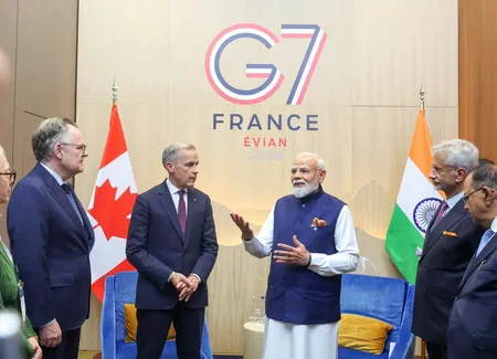 जी-7 समिट में मार्क कार्नी से मिले पीएम मोदी, जी-20 से पहले एफटीए पूरा करने पर हुई चर्चा जी-7 समिट में मार्क कार्नी से मिले पीएम मोदी, जी-20 से पहले एफटीए पूरा करने पर हुई चर्चा