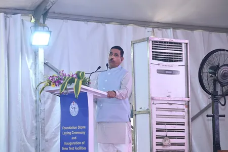 उपभोक्ता संरक्षण और व्यापार में सुगमता के लिए मजबूत परीक्षण अवसंरचना अत्यंत महत्वपूर्ण है: प्रल्हाद जोशी उपभोक्ता संरक्षण और व्यापार में सुगमता के लिए मजबूत परीक्षण अवसंरचना अत्यंत महत्वपूर्ण है: प्रल्हाद जोशी