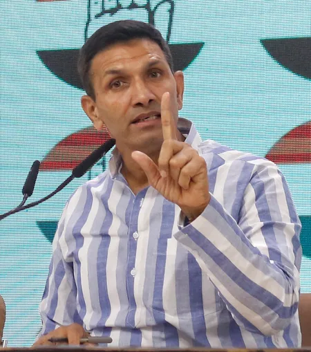 सरकार ने आदिवासियों के अधिकारों पर डाका डाला: जीतू पटवारी
