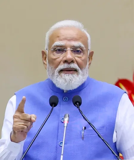ईरान-अमेरिका संघर्ष : पश्चिम एशिया संकट के बीच भारत ने साधे अपने आर्थिक और रणनीतिक हित ईरान-अमेरिका संघर्ष : पश्चिम एशिया संकट के बीच भारत ने साधे अपने आर्थिक और रणनीतिक हित