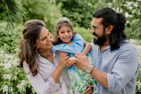 राम चरण और उपासना ने पहली बार दिखाया बड़ी बेटी का चेहरा, जन्मदिन की दी बधाई राम चरण और उपासना ने पहली बार दिखाया बड़ी बेटी का चेहरा, जन्मदिन की दी बधाई