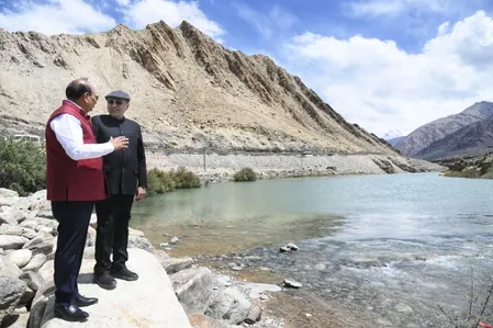 उपराष्ट्रपति ने लद्दाख के पश्मीना फार्म और सिंधु जल संरक्षण परियोजना का किया दौरा, स्थानीय प्रयासों को सराहा उपराष्ट्रपति ने लद्दाख के पश्मीना फार्म और सिंधु जल संरक्षण परियोजना का किया दौरा, स्थानीय प्रयासों को सराहा