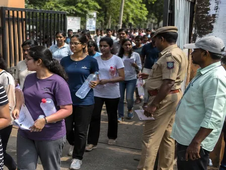 तमिलनाडु में नीट री-एग्जाम शांतिपूर्ण ढंग से संपन्न, छात्रों को फिजिक्स का सेक्शन सबसे कठिन लगा तमिलनाडु में नीट री-एग्जाम शांतिपूर्ण ढंग से संपन्न, छात्रों को फिजिक्स का सेक्शन सबसे कठिन लगा