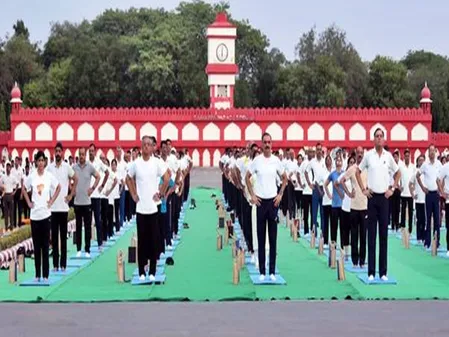 5000 जगहों पर 8.3 लाख एनसीसी कैडेट और अधिकारियों ने एक साथ किया योग 5000 जगहों पर 8.3 लाख एनसीसी कैडेट और अधिकारियों ने एक साथ किया योग