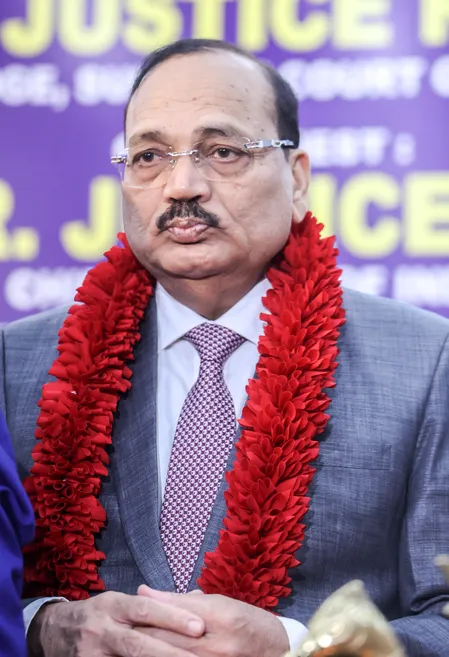 बदलती दुनिया में न्याय व्यवस्था का भरोसा बनाए रखना सबसे बड़ी चुनौती: सीजेआई सूर्यकांत बदलती दुनिया में न्याय व्यवस्था का भरोसा बनाए रखना सबसे बड़ी चुनौती: सीजेआई सूर्यकांत