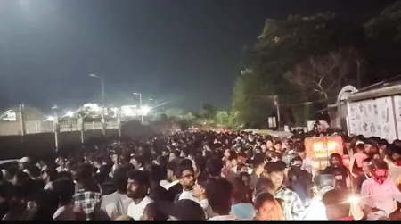 रांची के जेएससीए स्टेडियम में झारखंड टी-20 फाइनल के दौरान भारी भीड़ से मची भगदड़, कई घायल