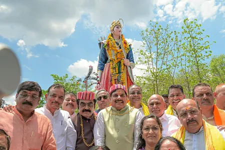 सीएम मोहन यादव ने जबलपुर एयरपोर्ट का नाम बदलने का वादा किया, विपक्ष ने देरी पर सवाल उठाए सीएम मोहन यादव ने जबलपुर एयरपोर्ट का नाम बदलने का वादा किया, विपक्ष ने देरी पर सवाल उठाए