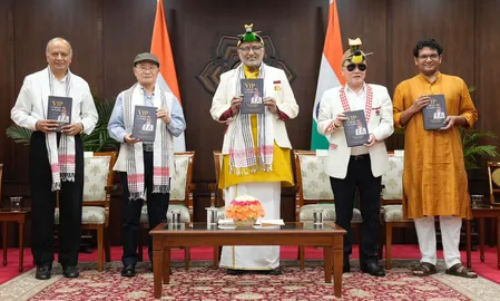 उपराष्ट्रपति ने 'वीआईपी कल्चर इन इंडिया: पावर, प्रिविलेज एंड द डिस्टेंस फ्रॉम डेमोक्रेसी' नामक पुस्तक का विमोचन किया उपराष्ट्रपति ने 'वीआईपी कल्चर इन इंडिया: पावर, प्रिविलेज एंड द डिस्टेंस फ्रॉम डेमोक्रेसी' नामक पुस्तक का विमोचन किया