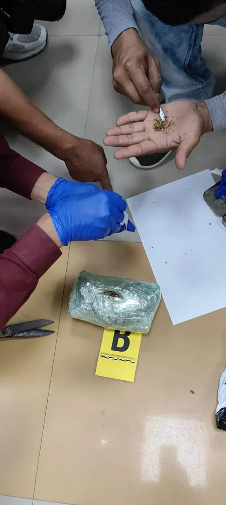 इंफाल एयरपोर्ट पर सीआईएसएफ की कामयाबी, नशीला पदार्थ बरामद इंफाल एयरपोर्ट पर सीआईएसएफ की कामयाबी, नशीला पदार्थ बरामद