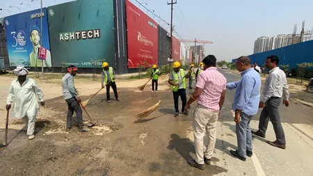 ग्रेटर नोएडा की सड़कें होंगी डस्ट फ्री, पहले चरण में 37 मुख्य सड़कों को किया गया शामिल