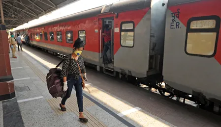 भोपाल रेल मंडल: टीटीई की सजगता से कमजोर मानसिक स्थिति वाली महिला सुरक्षित मिली