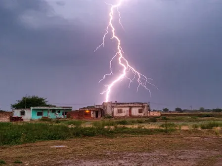 छिंदवाड़ा में आकाशीय बिजली गिरने से युवती की मौत, परिवार के छह सदस्य घायल