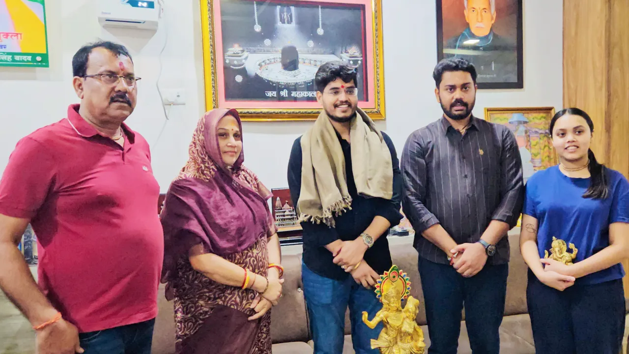 Chief Minister's son arrives in Bijawar
