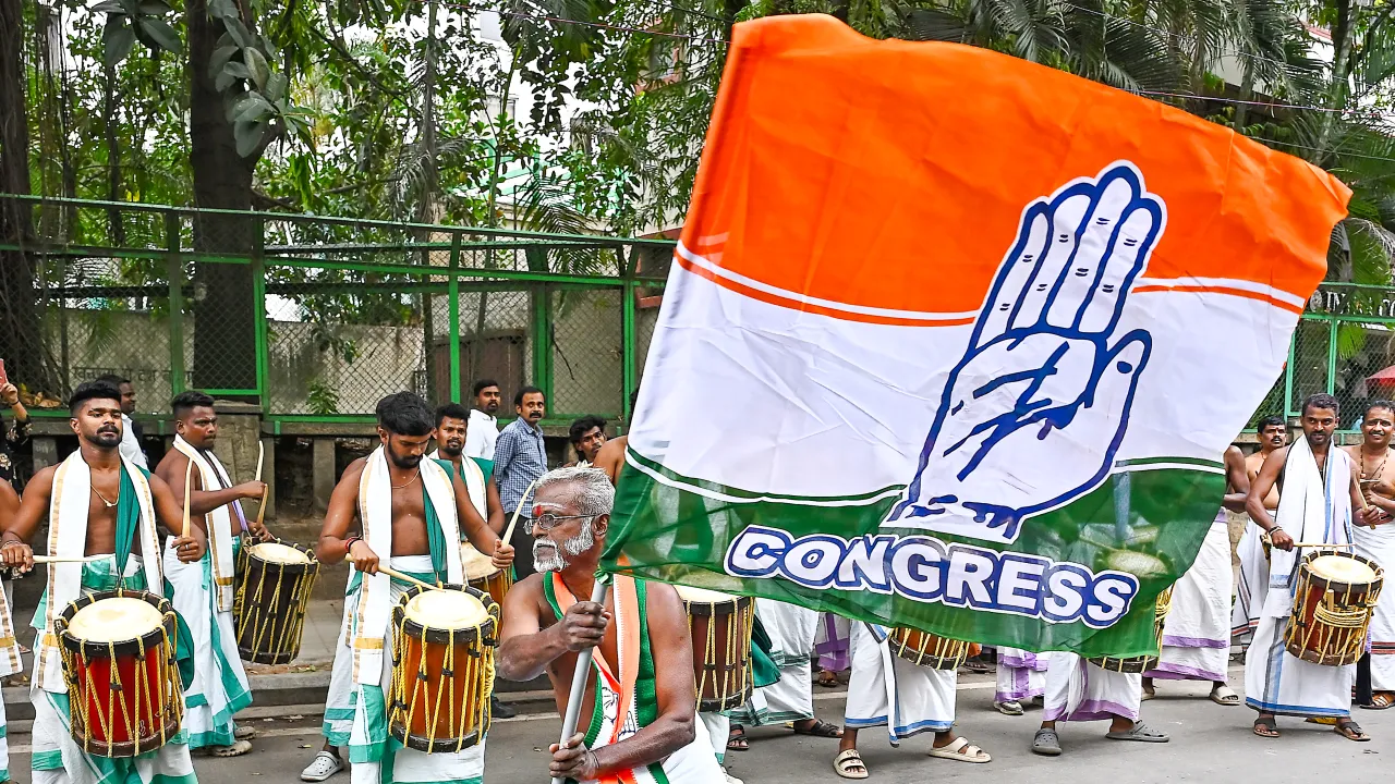 congresssupporterswithflag1280x720