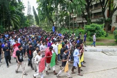 बांग्लादेश : फुटबॉल वर्ल्ड कप मैच देखने पहुंचीं छात्राओं के साथ बदसलूकी का आरोप, ढाका यूनिवर्सिटी में बवाल बांग्लादेश : फुटबॉल वर्ल्ड कप मैच देखने पहुंचीं छात्राओं के साथ बदसलूकी का आरोप, ढाका यूनिवर्सिटी में बवाल