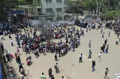 बांग्लादेश: बारिश, परीक्षा और मंत्री की व‍िवाद‍ित टिप्पणी पर बवाल, सड़कों पर उतरे जेन-जी