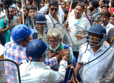 आरजी कर केस: शांतिपूर्ण प्रदर्शनकारियों पर दर्ज मामलों को वापस लेने की प्रक्रिया शुरू करेगी बंगाल सरकार