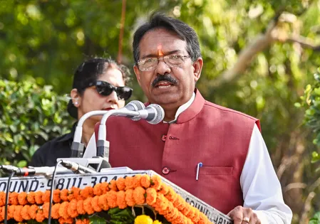 दिल्ली भाजपा अध्यक्ष ने मतदाता सूची के एसआईआर पर बैठक की अध्यक्षता की दिल्ली भाजपा अध्यक्ष ने मतदाता सूची के एसआईआर पर बैठक की अध्यक्षता की