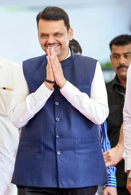 फास्ट ट्रैक अदालतों के लिए जज उपलब्ध कराने को हाईकोर्ट के संपर्क में सरकार: सीएम फडणवीस