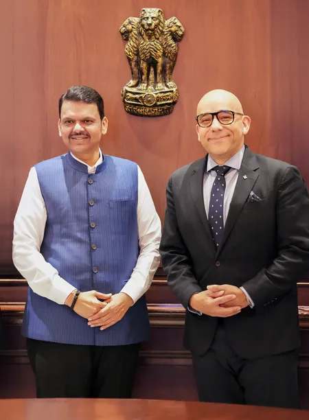 मुंबई : क्यूबेक के मंत्री क्रिस्टोफर स्कीट की फडणवीस से मुलाकात, व्यापारिक रिश्तों को विस्तार देने पर चर्चा मुंबई : क्यूबेक के मंत्री क्रिस्टोफर स्कीट की फडणवीस से मुलाकात, व्यापारिक रिश्तों को विस्तार देने पर चर्चा