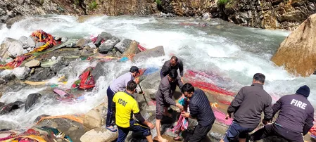 उत्तराखंड: यमुनोत्री धाम में पुलिस व सुरक्षा बलों ने चलाया विशेष स्वच्छता अभियान उत्तराखंड: यमुनोत्री धाम में पुलिस व सुरक्षा बलों ने चलाया विशेष स्वच्छता अभियान
