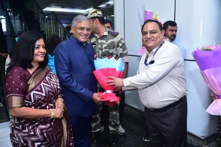 मुख्य चुनाव आयुक्त ज्ञानेश कुमार मध्य प्रदेश पहुंचे, 1,500 से अधिक बीएलओ से करेंगे संवाद मुख्य चुनाव आयुक्त ज्ञानेश कुमार मध्य प्रदेश पहुंचे, 1,500 से अधिक बीएलओ से करेंगे संवाद