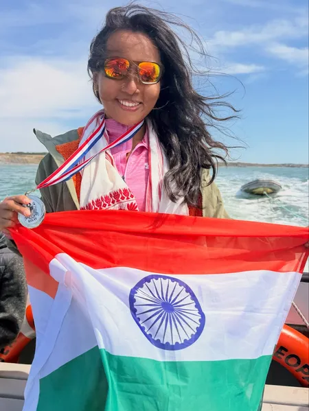 अंकिता कोंवर ने इंग्लिश चैनल रिले स्विम में इतिहास रचा, सपोर्ट के लिए पति मिलिंद सोमन का जताया आभार अंकिता कोंवर ने इंग्लिश चैनल रिले स्विम में इतिहास रचा, सपोर्ट के लिए पति मिलिंद सोमन का जताया आभार