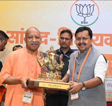 सांसद-विधायकों को नितिन नवीन का मंत्र, 'जाति नहीं, नेशन फर्स्ट' के साथ जनता के बीच उतरें सांसद-विधायकों को नितिन नवीन का मंत्र, 'जाति नहीं, नेशन फर्स्ट' के साथ जनता के बीच उतरें