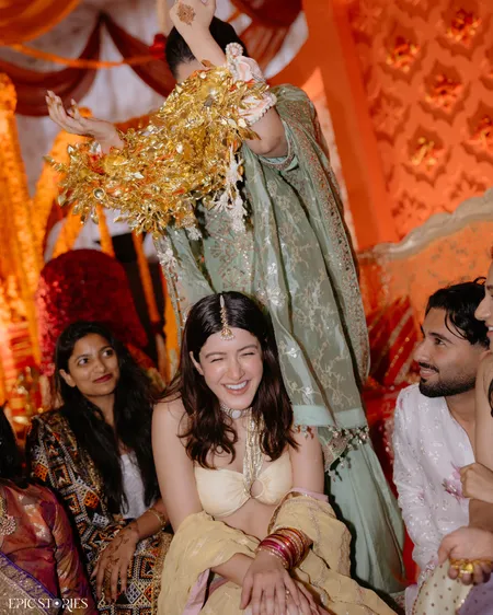 अंशुला कपूर की चूड़ा सेरेमनी में अर्जुन और शनाया कपूर पर गिरी कलीरे, शादी की अटकलों ने पकड़ा जोर