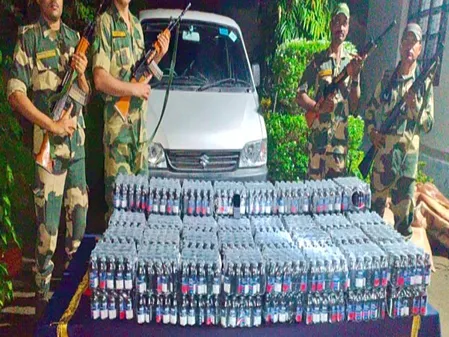 त्रिपुरा और बंगाल में कोडीन-बेस्ड कफ सिरप की 1.11 लाख बोतलें जब्त त्रिपुरा और बंगाल में कोडीन-बेस्ड कफ सिरप की 1.11 लाख बोतलें जब्त