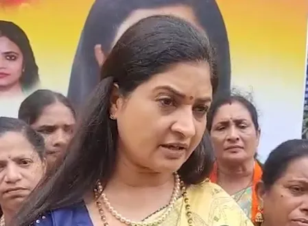 लोकतंत्र और संविधान को कमजोर कर रही है भाजपा, महिला कांग्रेस उठाएगी जनहित के मुद्दे : अलका लांबा लोकतंत्र और संविधान को कमजोर कर रही है भाजपा, महिला कांग्रेस उठाएगी जनहित के मुद्दे : अलका लांबा