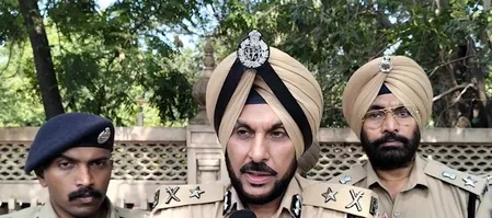 अमृतसर पुलिस की बड़ी कामयाबी, व्यापारी पर फायरिंग करने वाले दोनों शूटर गिरफ्तार अमृतसर पुलिस की बड़ी कामयाबी, व्यापारी पर फायरिंग करने वाले दोनों शूटर गिरफ्तार