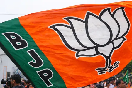 तेलंगाना: भाजपा ने हैदराबाद की मतदाता सूची से उत्तर भारतीयों के नाम हटाने का आरोप लगाया तेलंगाना: भाजपा ने हैदराबाद की मतदाता सूची से उत्तर भारतीयों के नाम हटाने का आरोप लगाया