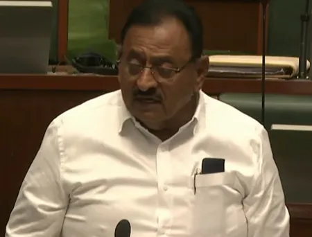 महाराष्ट्र सरकार ने अवैध साहूकारों पर शिकंजा कसने के लिए विधेयक पेश किया महाराष्ट्र सरकार ने अवैध साहूकारों पर शिकंजा कसने के लिए विधेयक पेश किया
