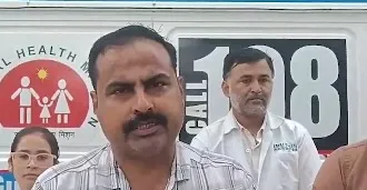 भारी बारिश बनी बाधा, 108 एम्बुलेंस टीम ने घर पर सुरक्षित प्रसव कर बचाई मां और नवजात की जान