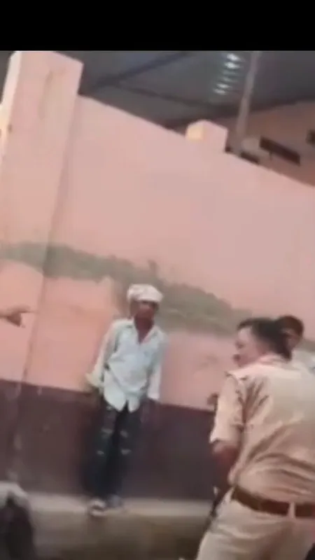 जेवर एयरपोर्ट के पास नशे में धुत युवक का हंगामा, दारोगा से मारपीट का वीडियो वायरल, आरोपी गिरफ्तार