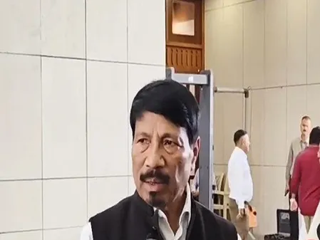 असमिया बोलने पर कोई रोक नहीं, अवैध प्रवासियों पर कानून के तहत होगी कार्रवाई : अतुल बोरा असमिया बोलने पर कोई रोक नहीं, अवैध प्रवासियों पर कानून के तहत होगी कार्रवाई : अतुल बोरा