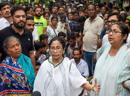 ममता बनर्जी के 'थप्पड़' वाले वीडियो पर सियासी बवाल, एनडीए नेताओं ने की आलोचना