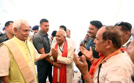 अमरनाथ यात्रा: एलजी मनोज सिन्हा ने पंथा चौक यात्री ट्रांजिट कैंप का किया निरीक्षण, श्रद्धालुओं को हर सुविधा सुनिश्चित करने के दिए निर्देश
