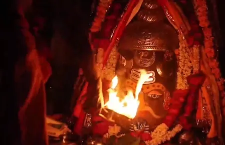 योगिनी एकादशी पर महाकाल मंदिर में उमड़ा आस्था का सैलाब, भस्म आरती में शामिल हुए हजारों श्रद्धालु