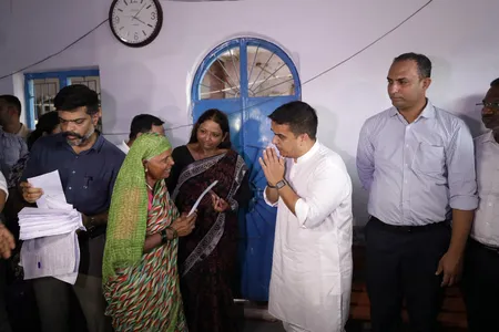 सरकार बाढ़ प्रभावित परिवारों के साथ कंधे से कंधा मिलाकर खड़ी रहेगी : हर्ष संघवी